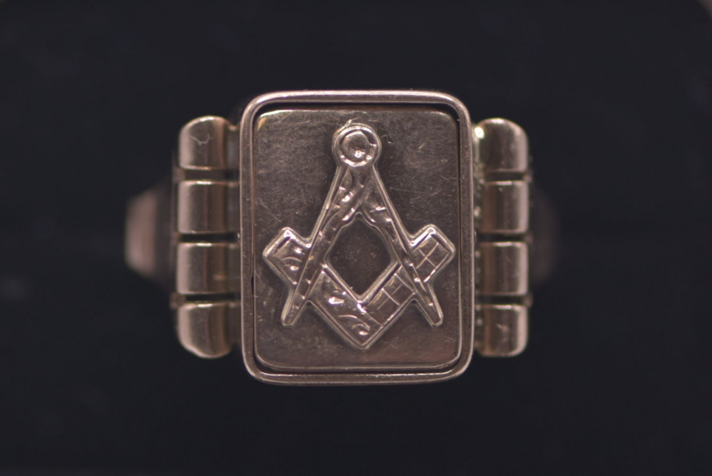 Masonic flip ring