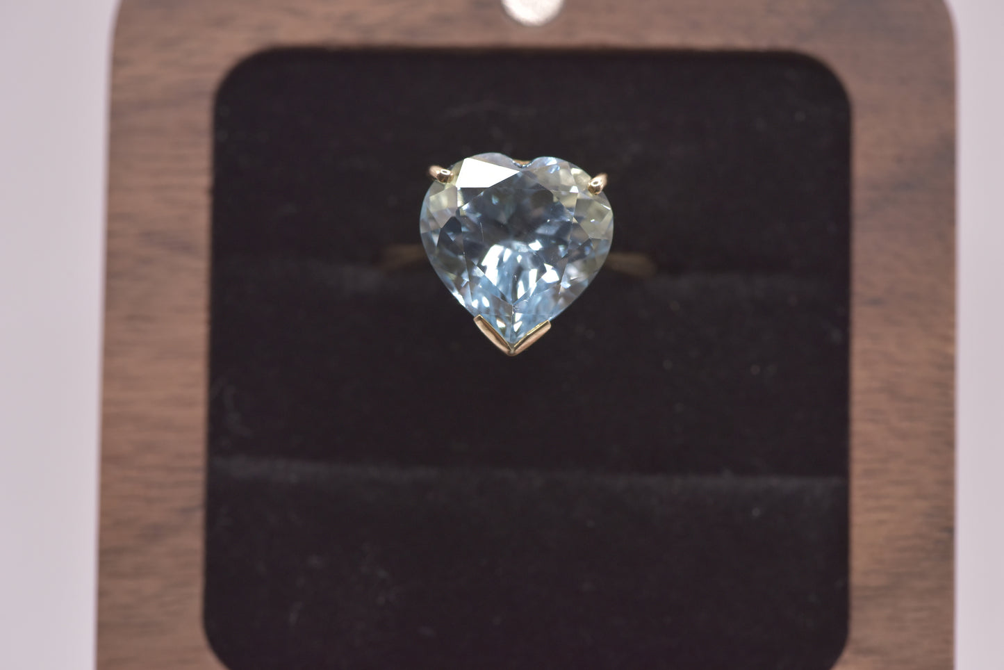 Rose - 13ct yellow gold blue heart cocktail ring