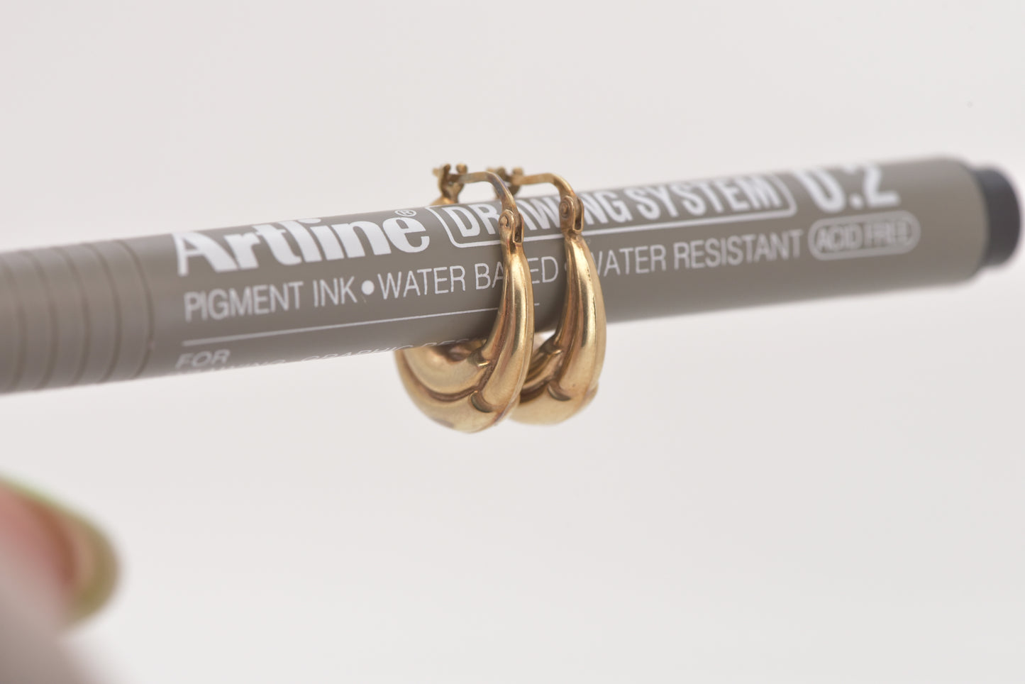 Unoaere Italian Croissant Hoops in 9ct