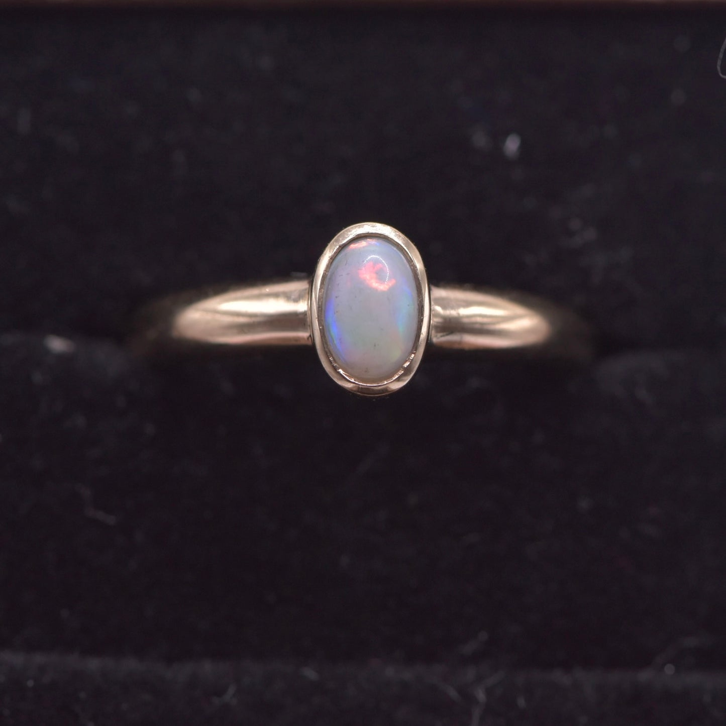 Opal ring 9ct