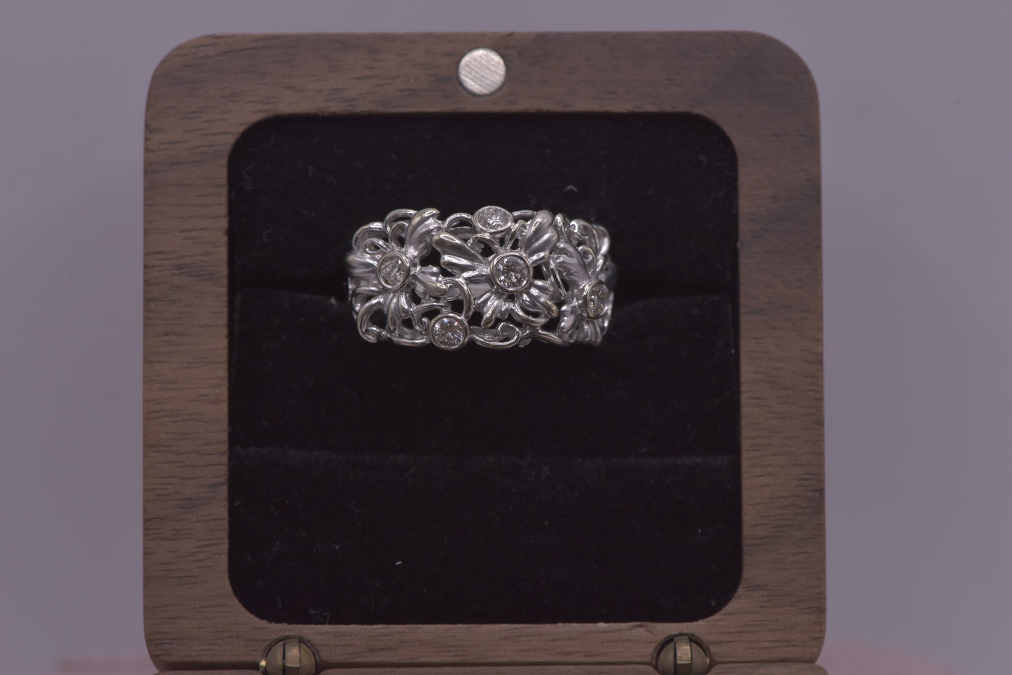 Flora - 18ct white gold and diamonds Ring