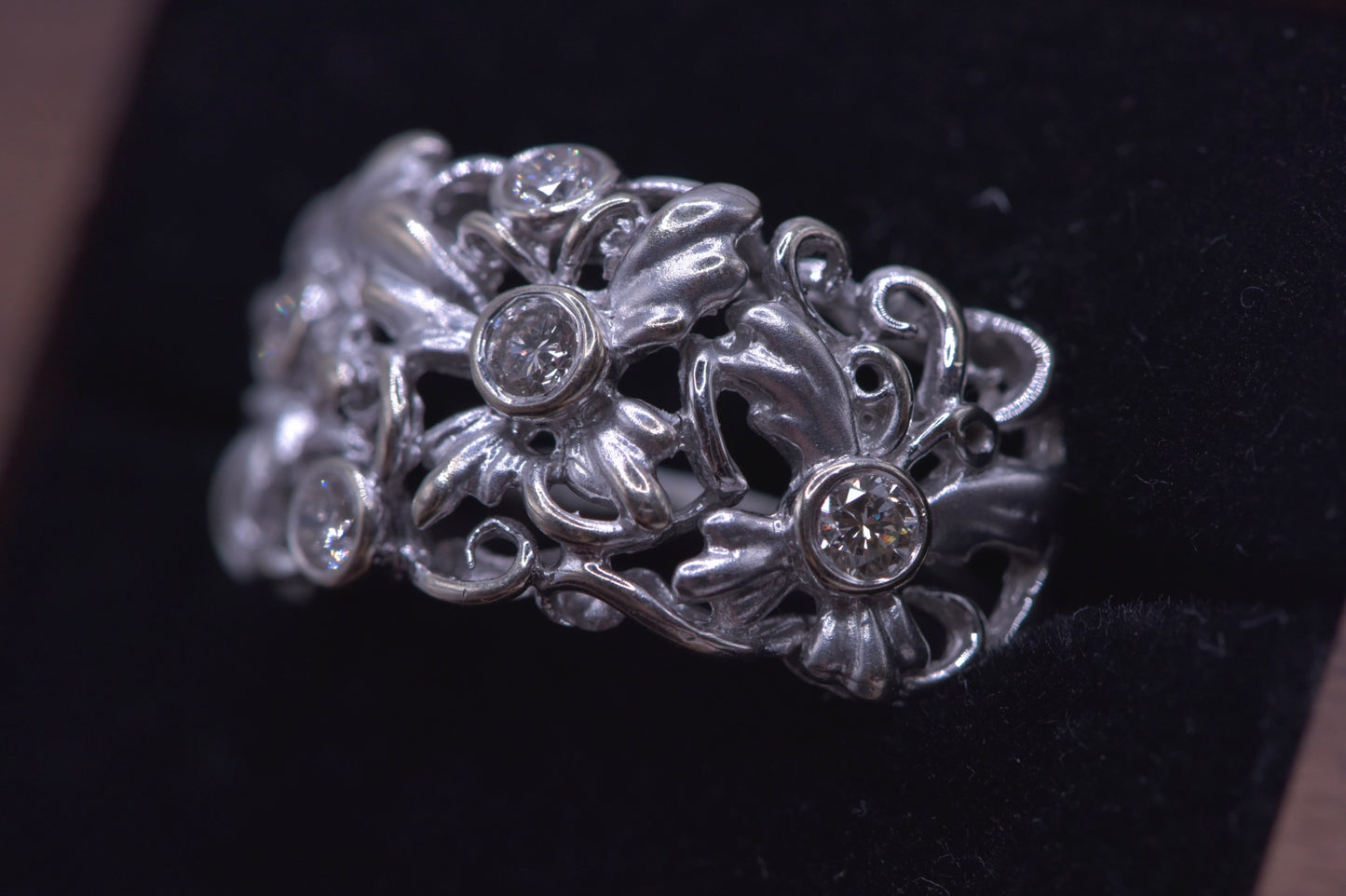 Flora - 18ct white gold and diamonds Ring