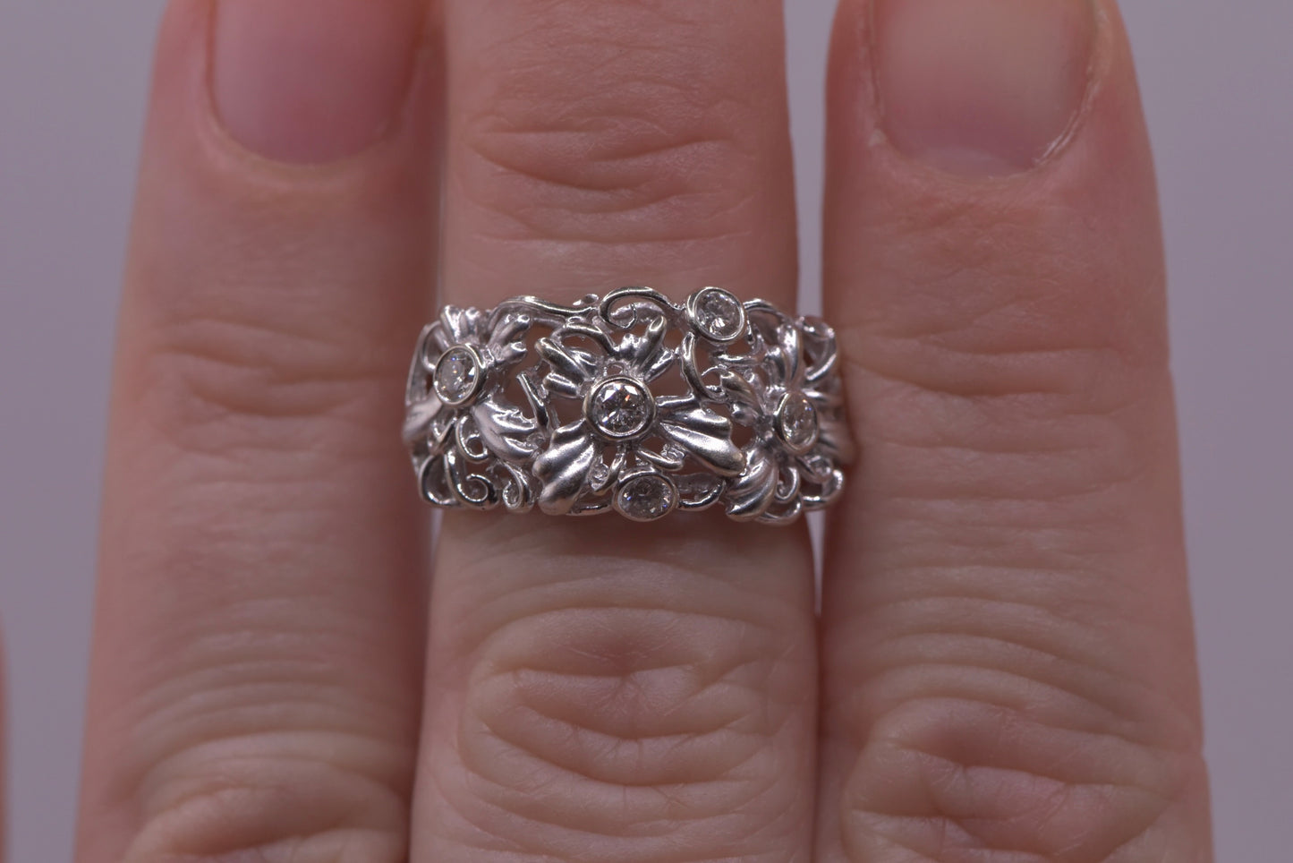 Flora - 18ct white gold and diamonds Ring
