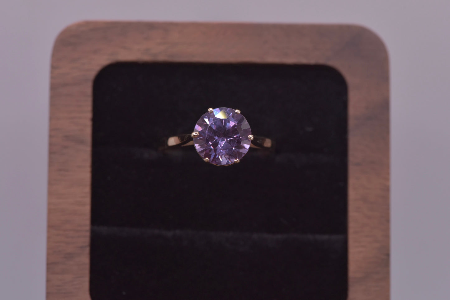 Sabrina ring - 14ct yellow gold ring with colour change sapphire