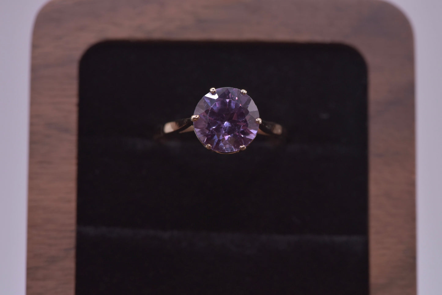 Sabrina ring - 14ct yellow gold ring with colour change sapphire