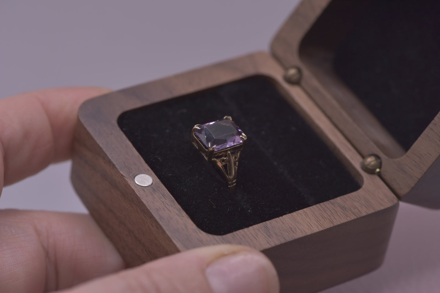 Geneva - 9ct Amethyst gold ring - 1961-62 hallmarks