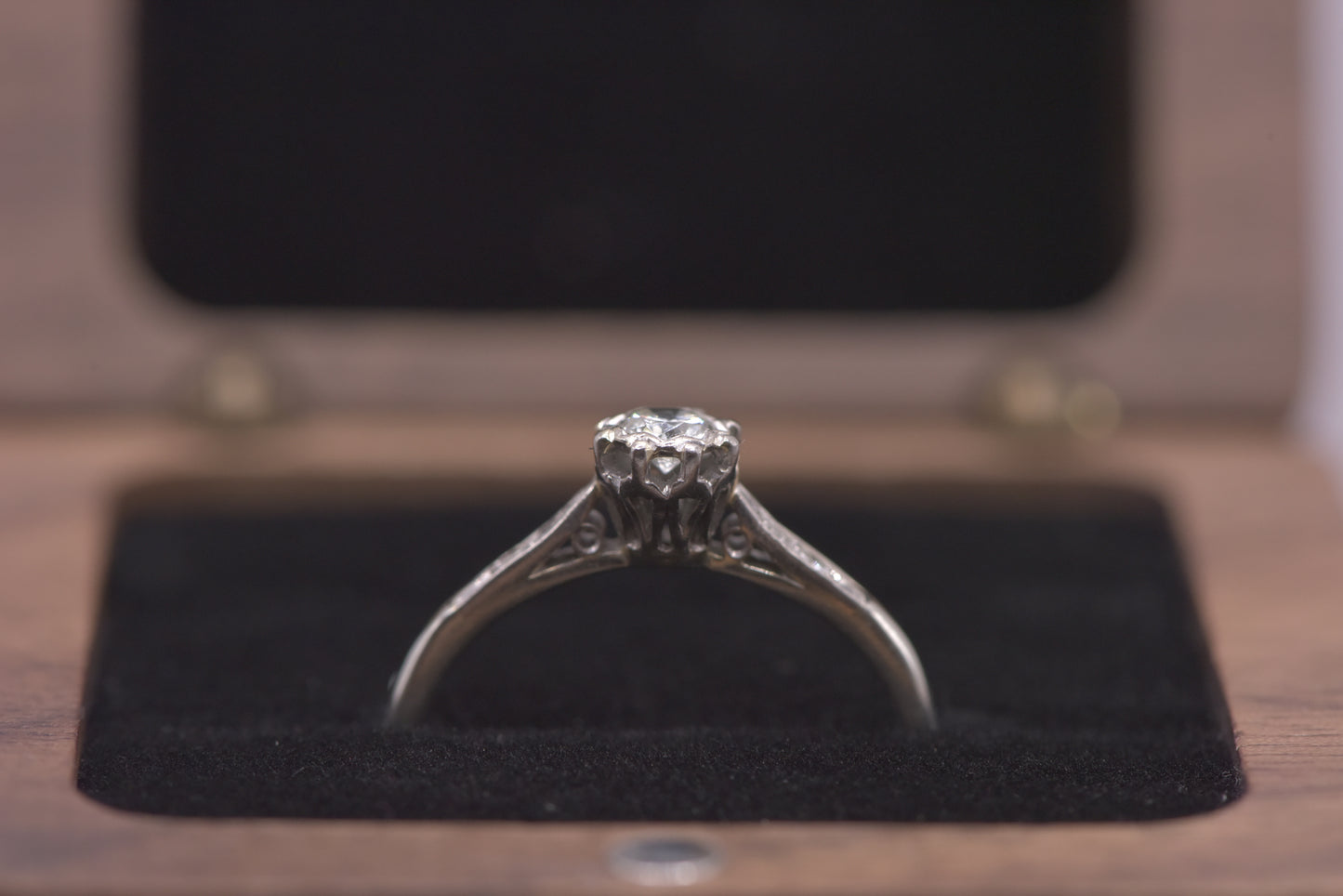 Liza - 1930's white gold diamond solitaire - 18ct ring