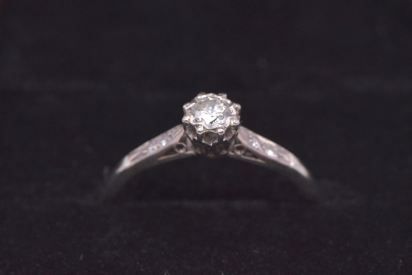 Liza - 1930's white gold diamond solitaire - 18ct ring