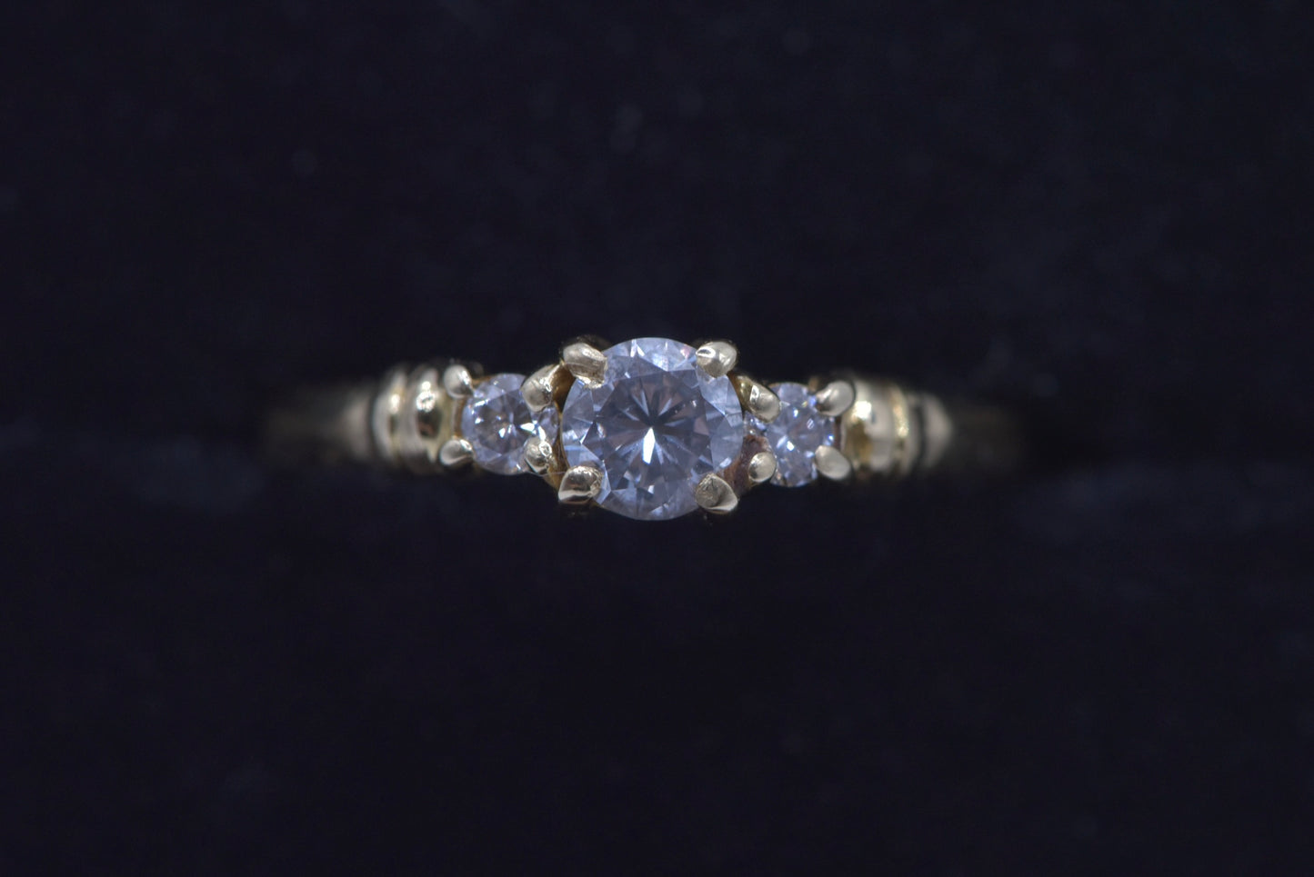 Danni - 18ct yellow gold diamond trilogy ring