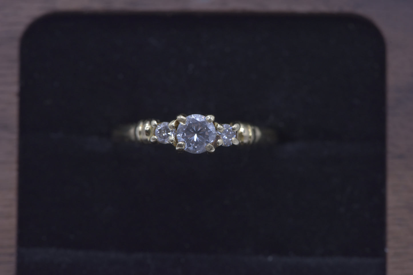 Danni - 18ct yellow gold diamond trilogy ring