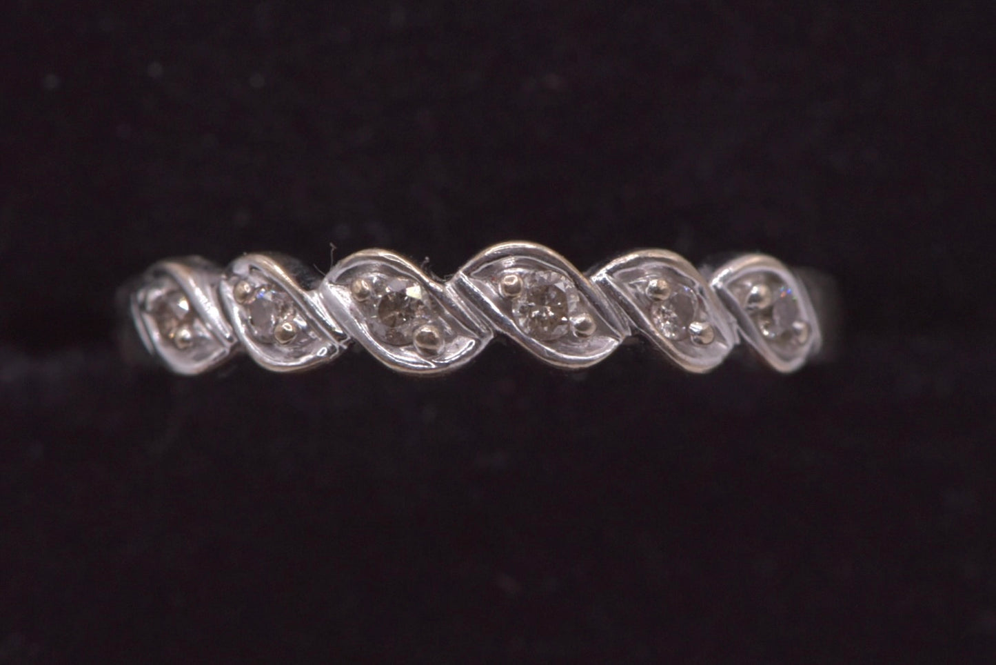 Suzy - 10ct white gold and diamond gold band - ring