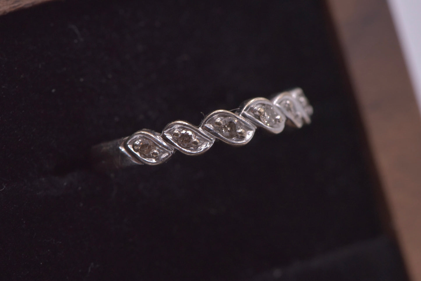 Suzy - 10ct white gold and diamond gold band - ring