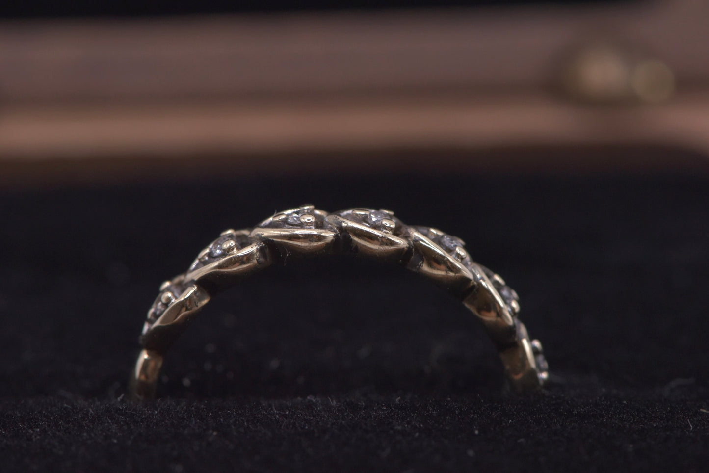 Siri - 9ct yellow gold and diamond ring