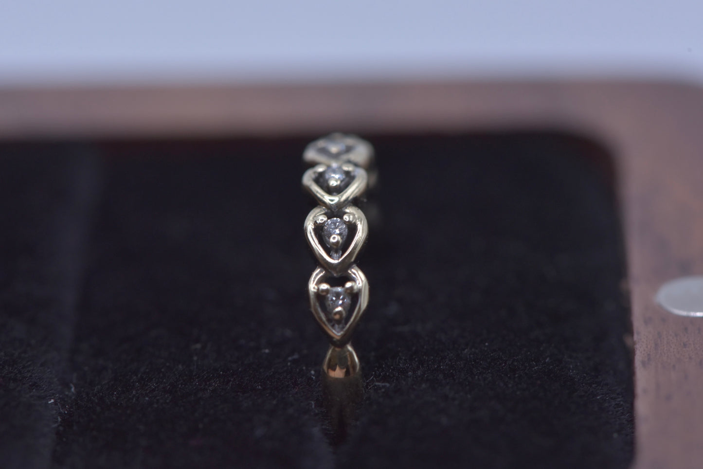 Siri - 9ct yellow gold and diamond ring