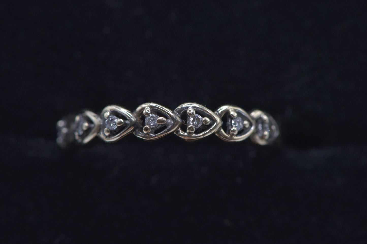 Siri - 9ct yellow gold and diamond ring