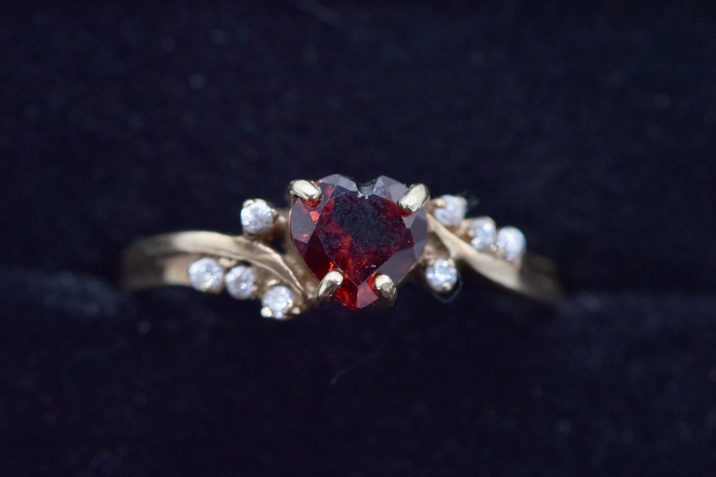 Berry - 9ct yellow gold Australian Garnet heart ring