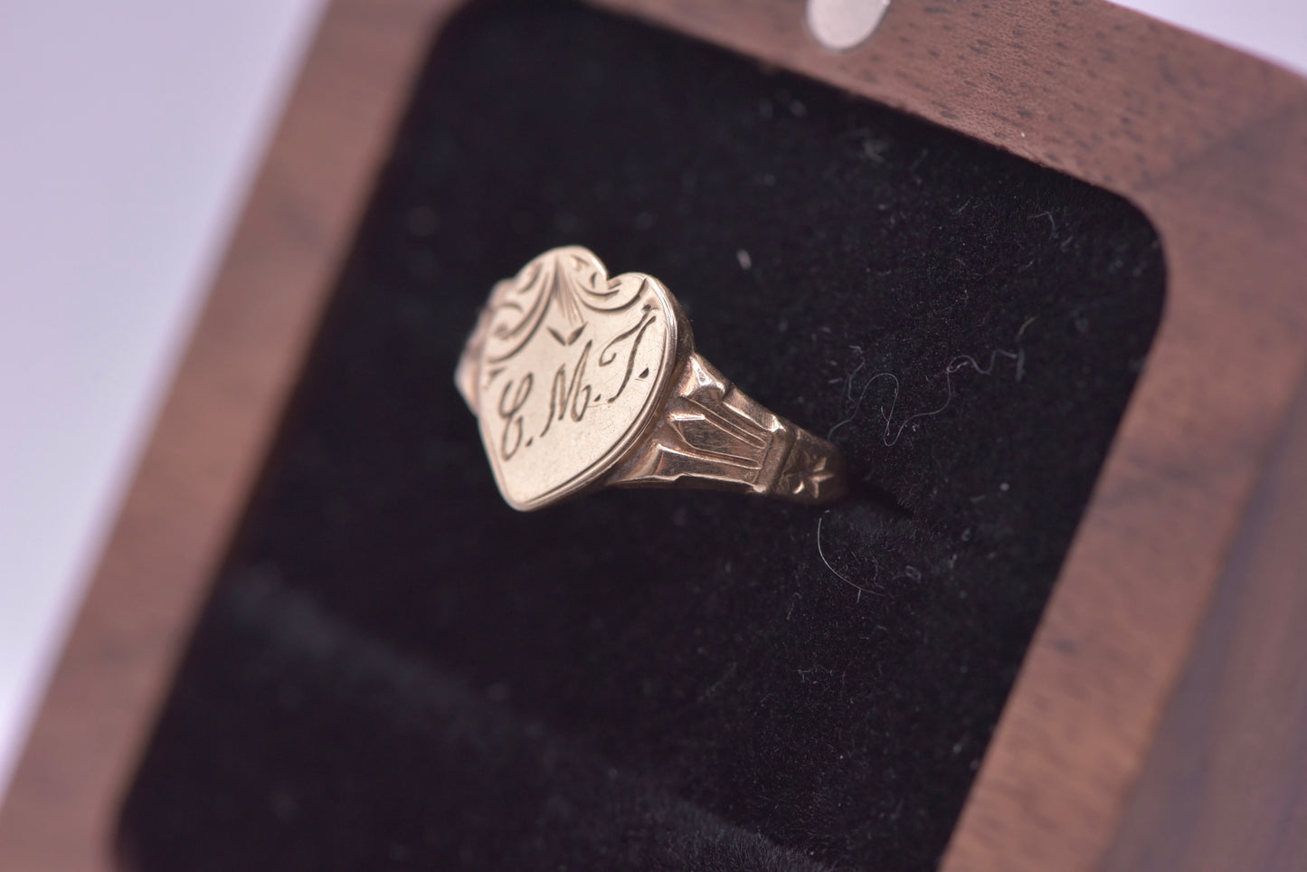 CJ - Vintage 'Rodd' 9ct yellow gold signet ring