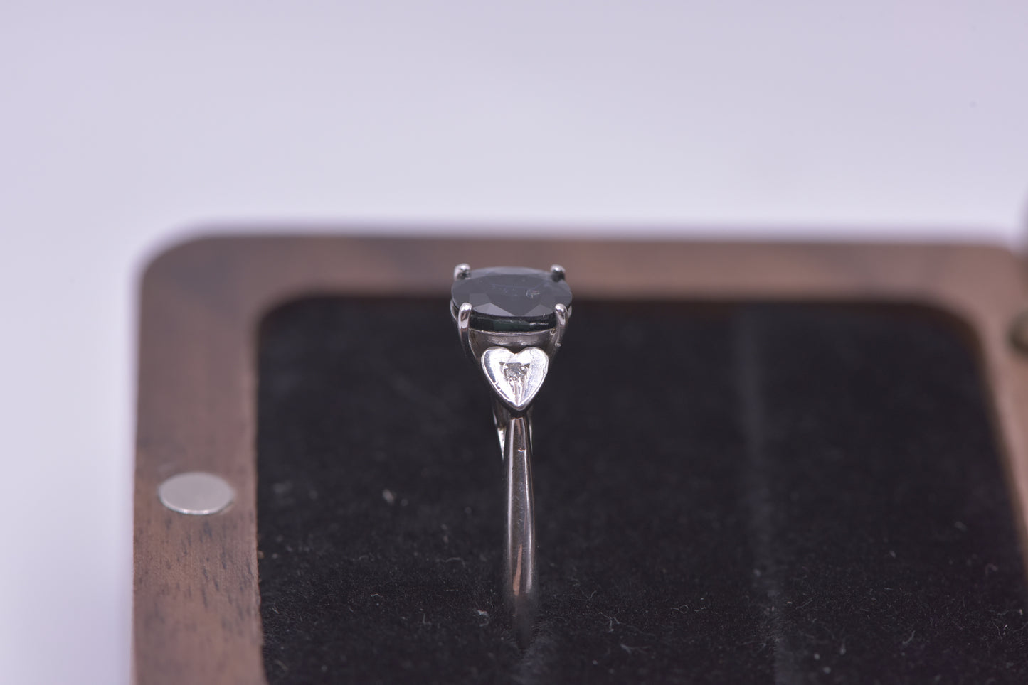 Amore - 9ct white gold Sapphire ring