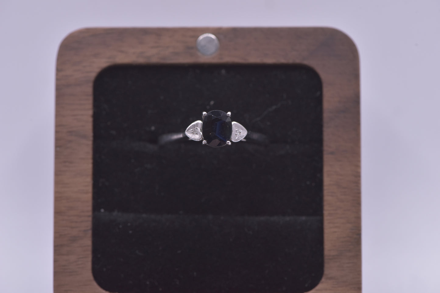 Amore - 9ct white gold Sapphire ring