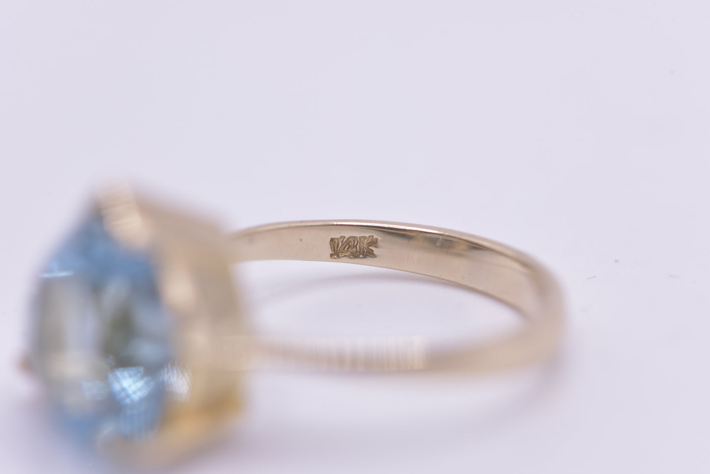 Rose - 13ct yellow gold blue heart cocktail ring