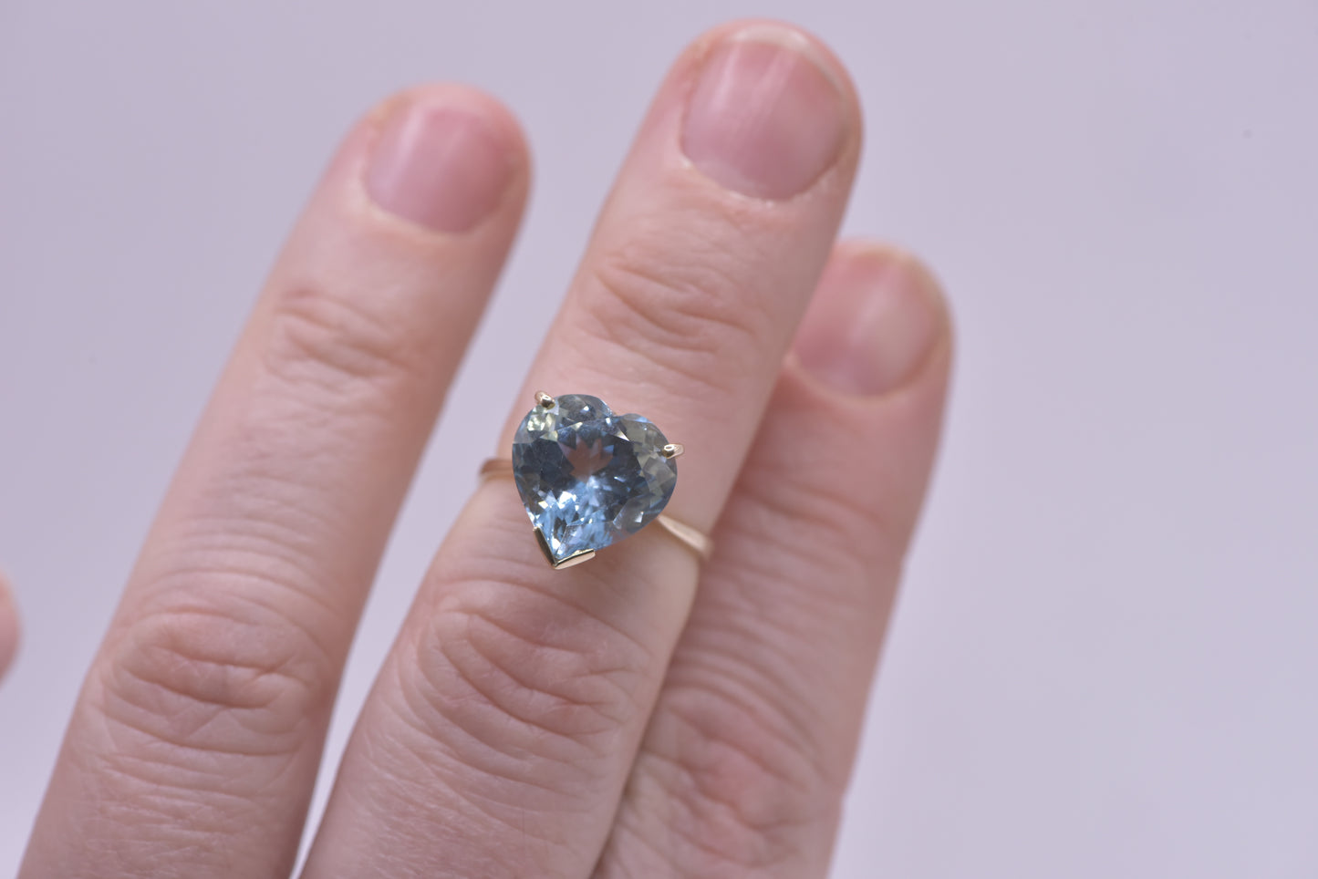 Rose - 13ct yellow gold blue heart cocktail ring