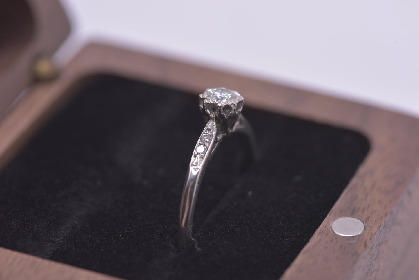 Liza - 1930's white gold diamond solitaire - 18ct ring