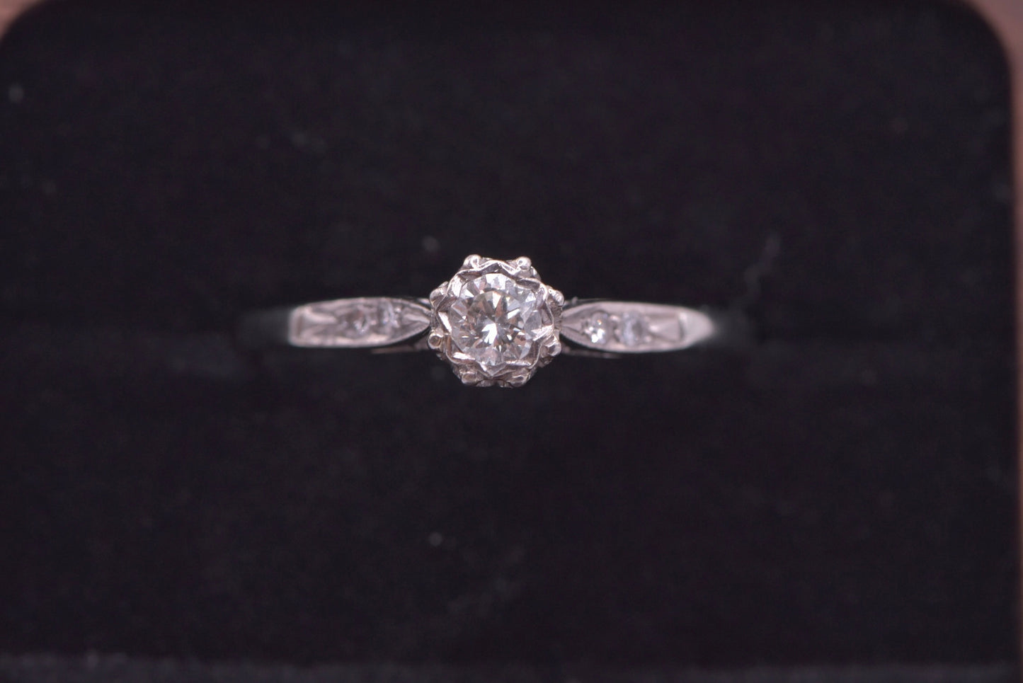 Liza - 1930's white gold diamond solitaire - 18ct ring
