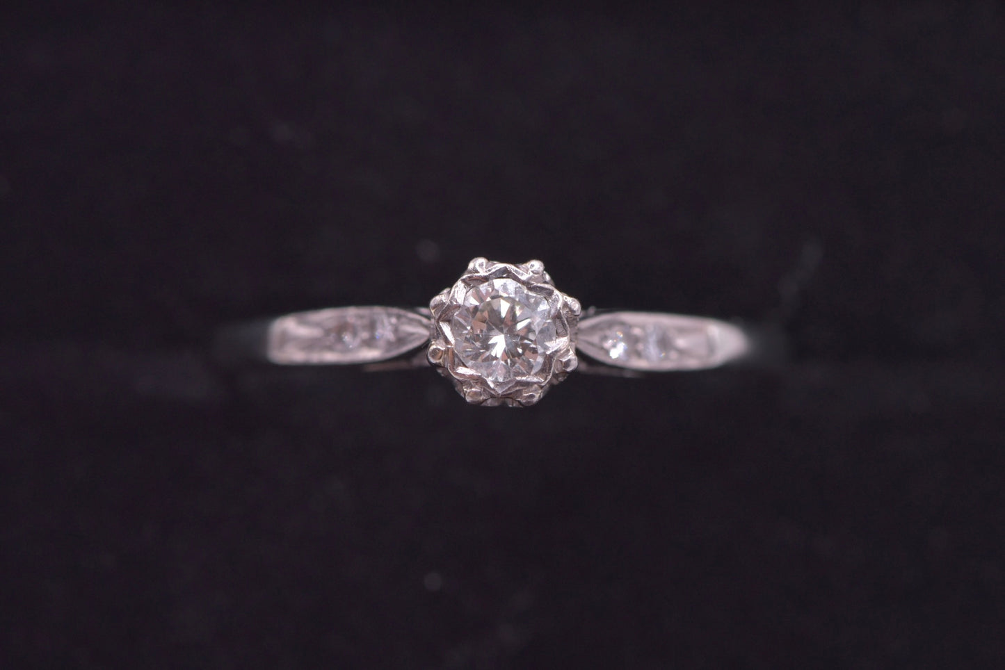 Liza - 1930's white gold diamond solitaire - 18ct ring