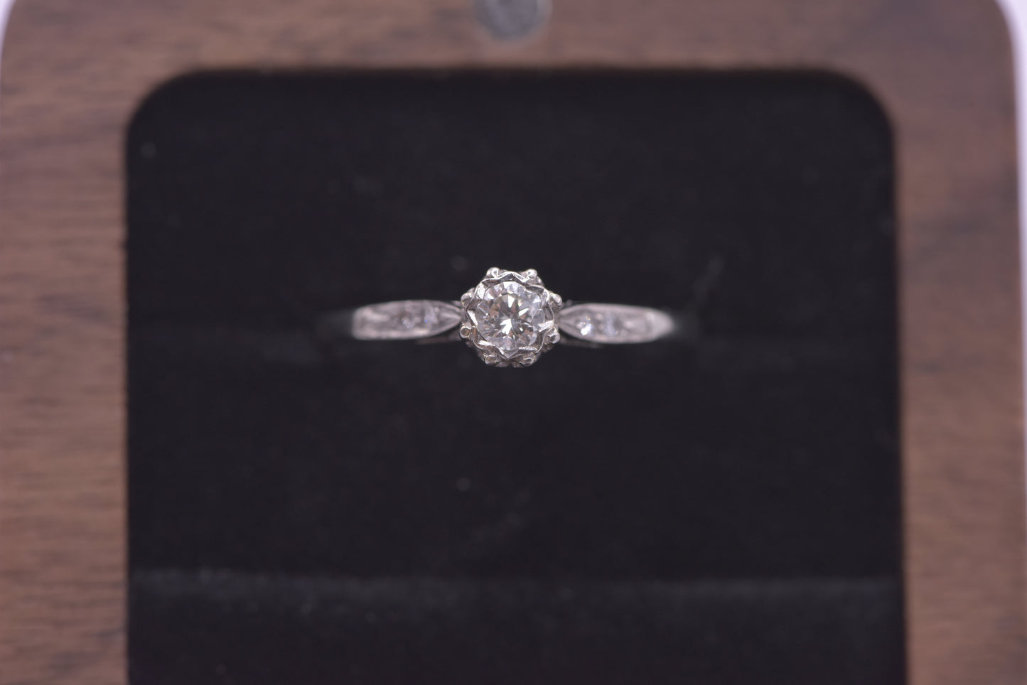 Liza - 1930's white gold diamond solitaire - 18ct ring