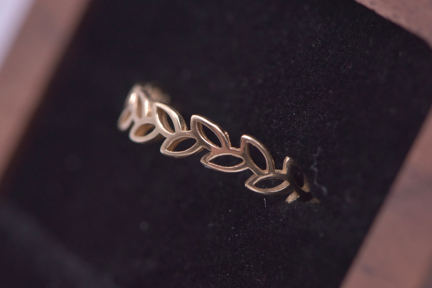 Laurel - fine 9ct wreath ring