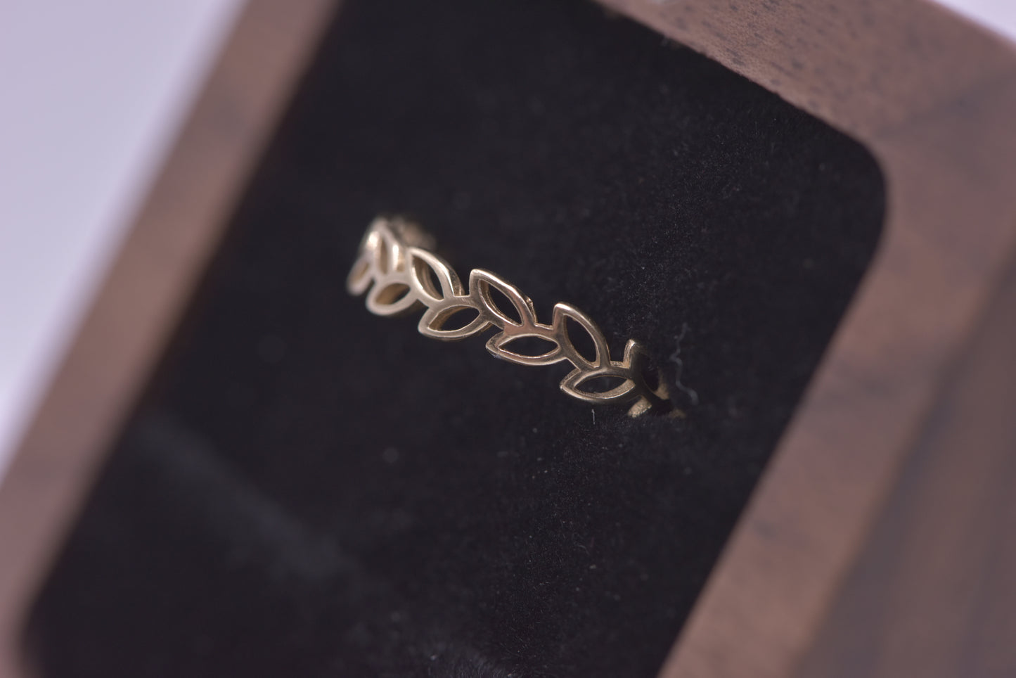 Laurel - fine 9ct wreath ring