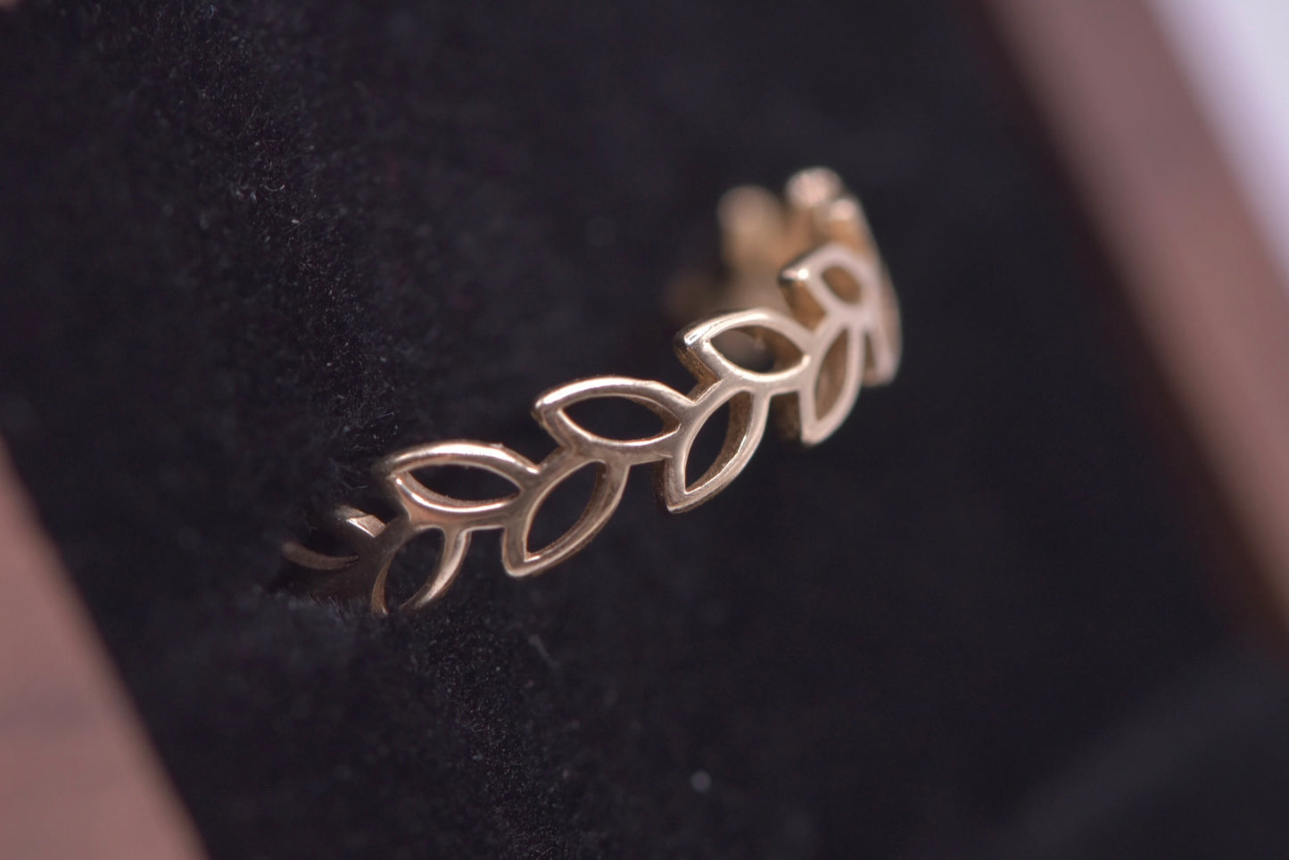Laurel - fine 9ct wreath ring