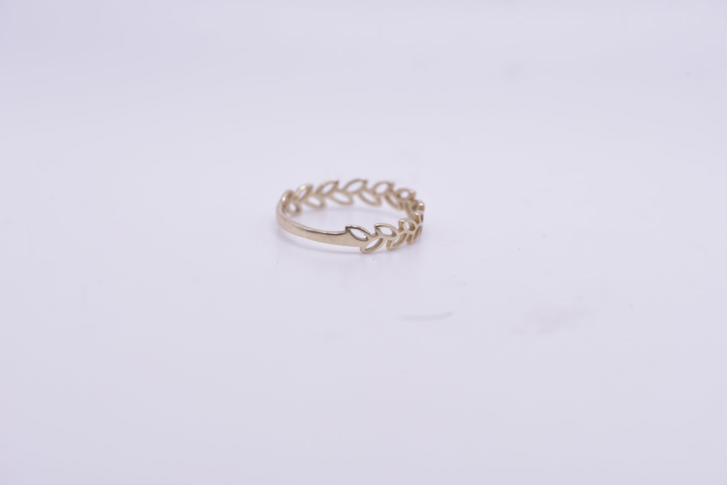 Laurel - fine 9ct wreath ring