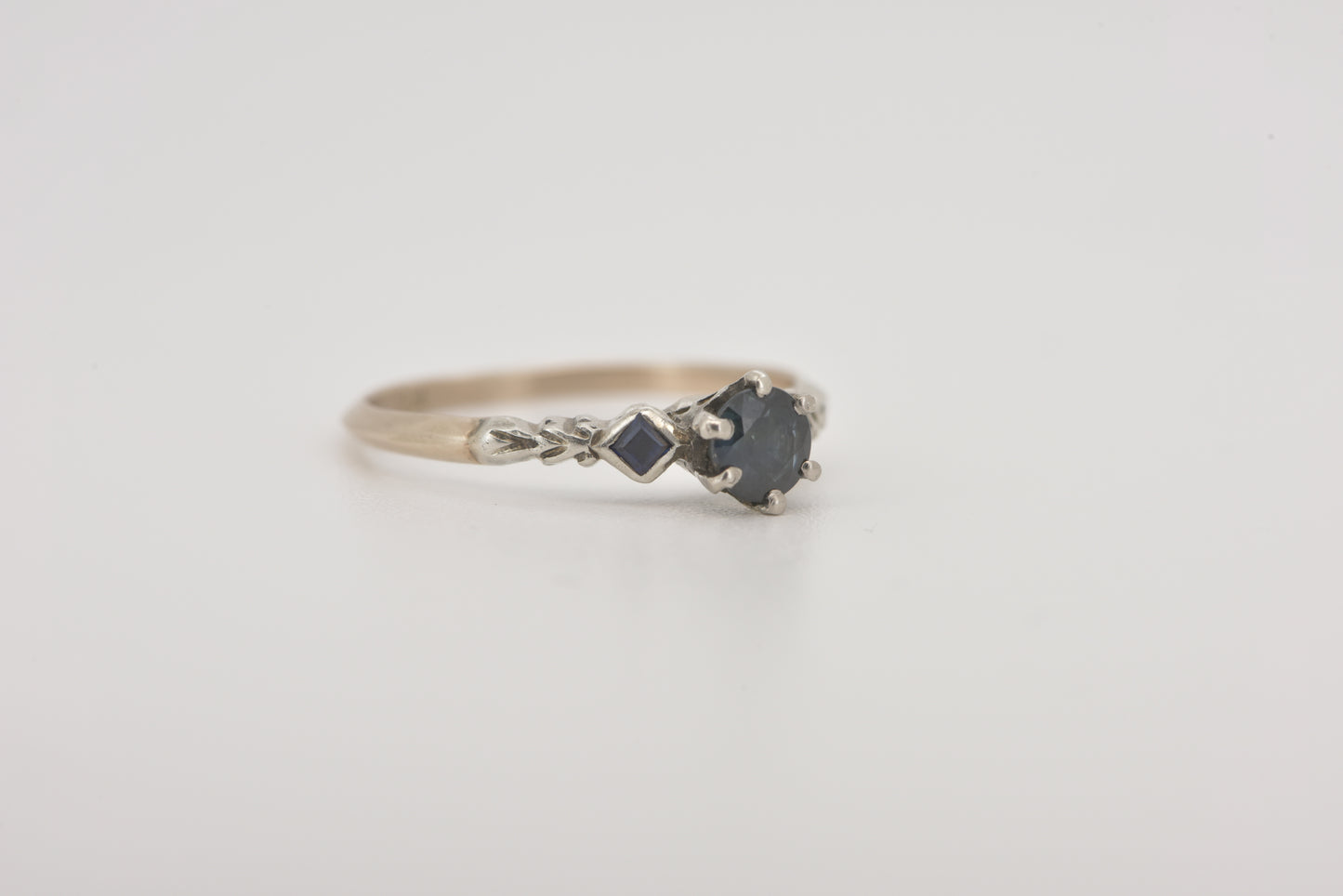 Gerry - Yellow and white gold parti sapphire gold ring