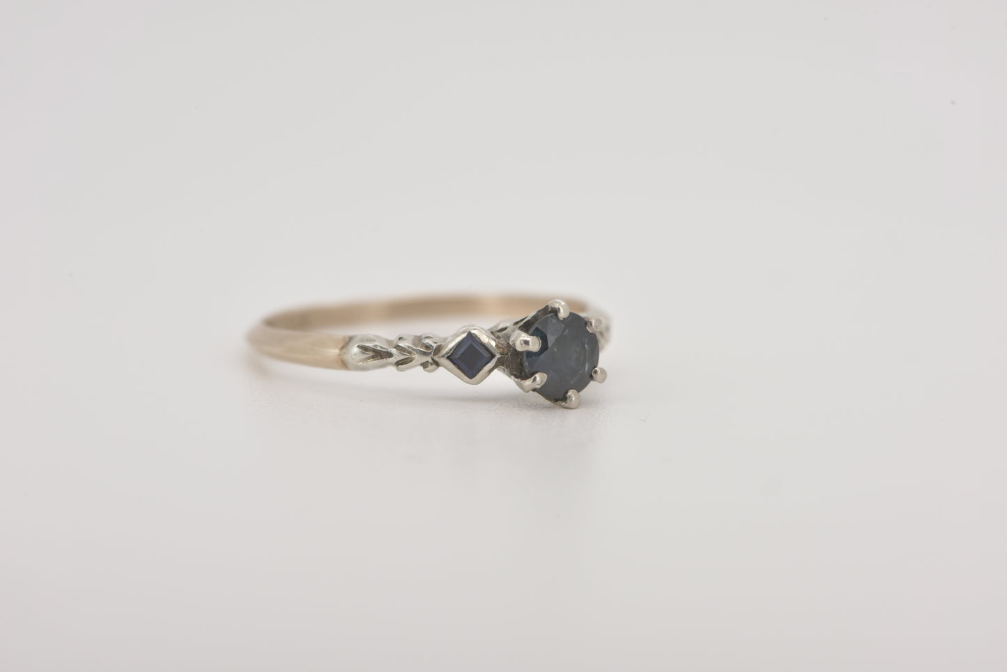 Gerry - Yellow and white gold parti sapphire gold ring