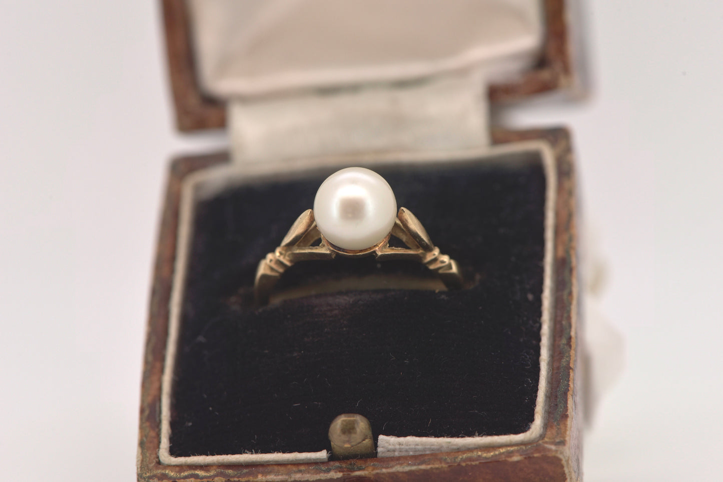 Farida - 9ct vintage Australian pearl gold ring