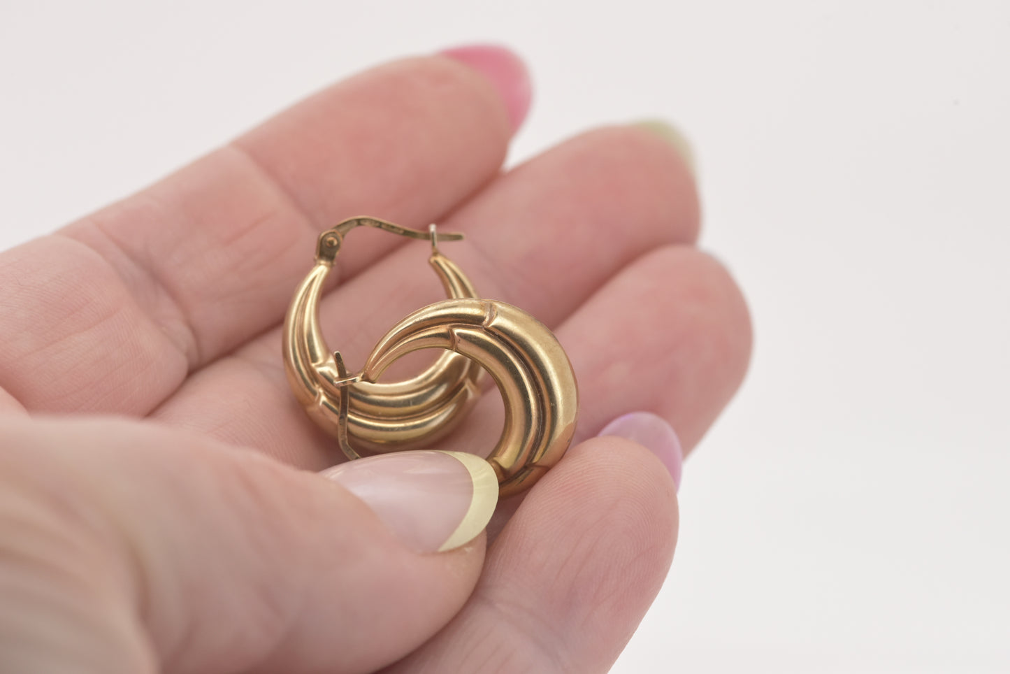 Unoaere Italian Croissant Hoops in 9ct