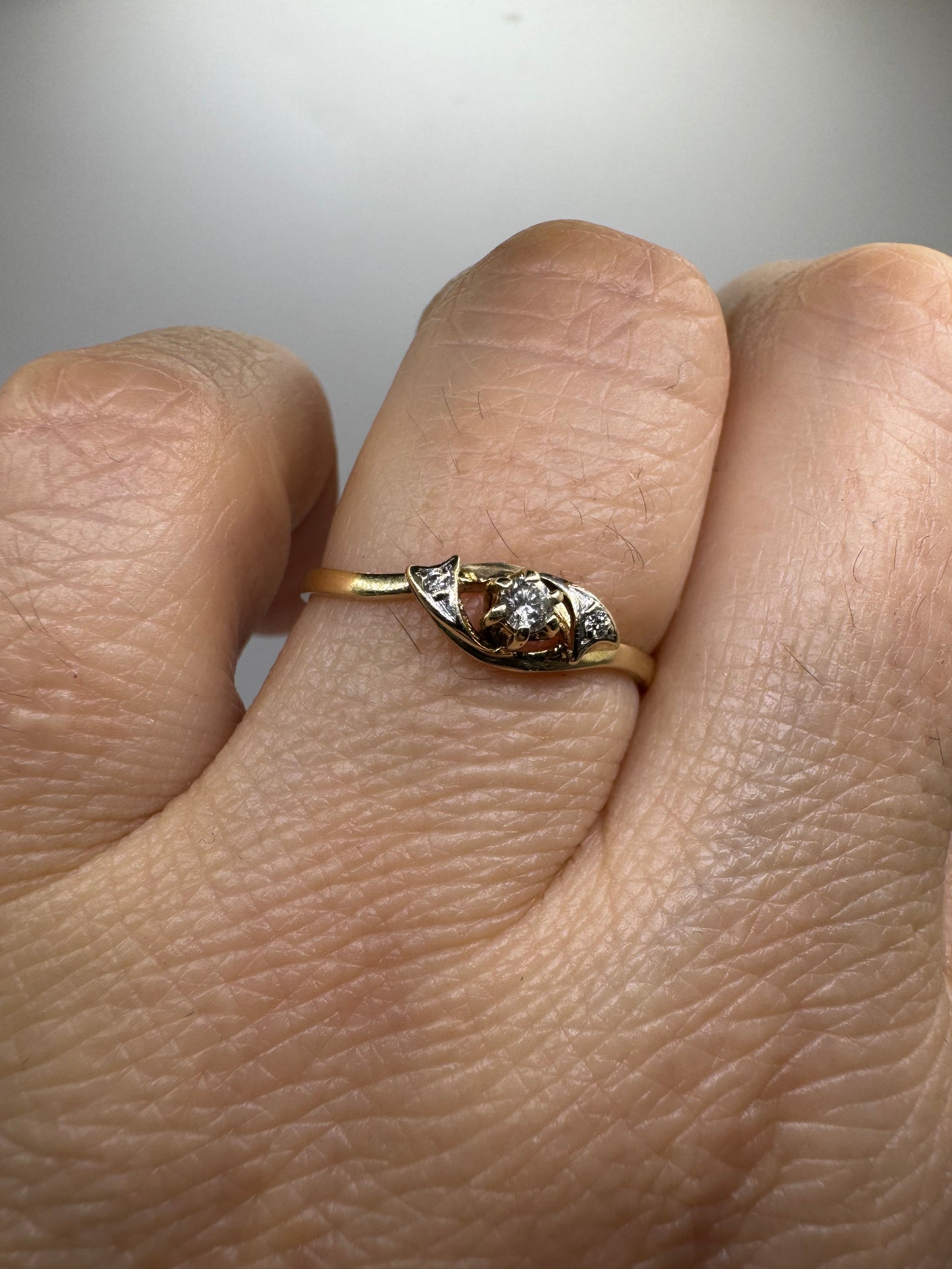 Zia - 9ct diamond ring
