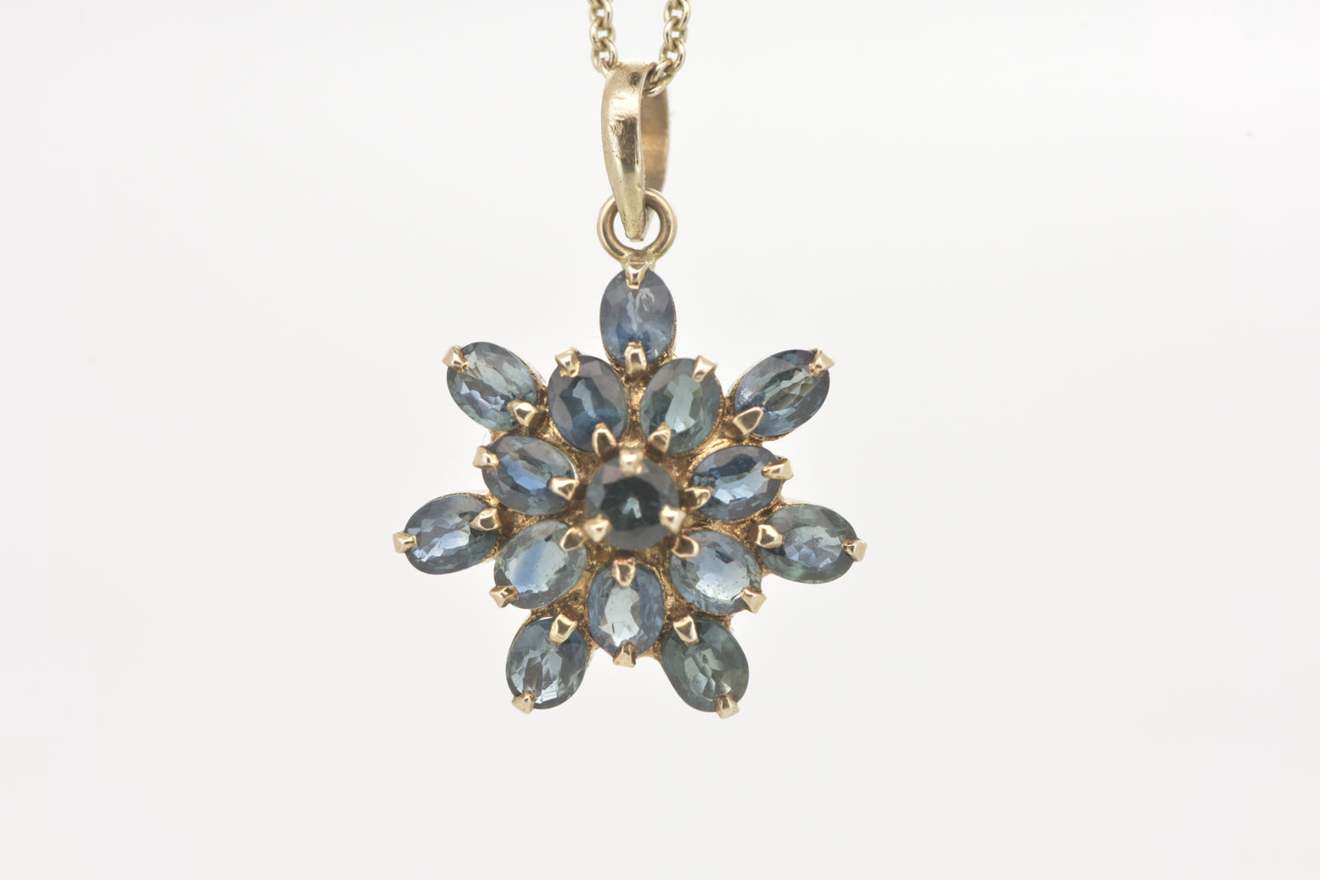 Sapphire star cluster in 12ct yellow gold pendant