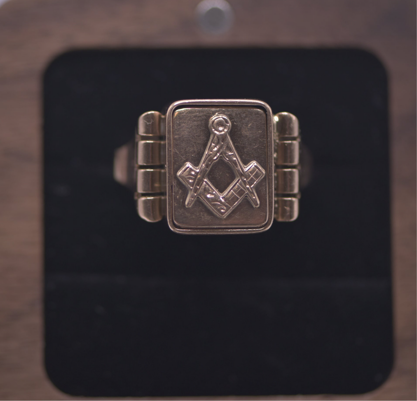 Masonic flip ring