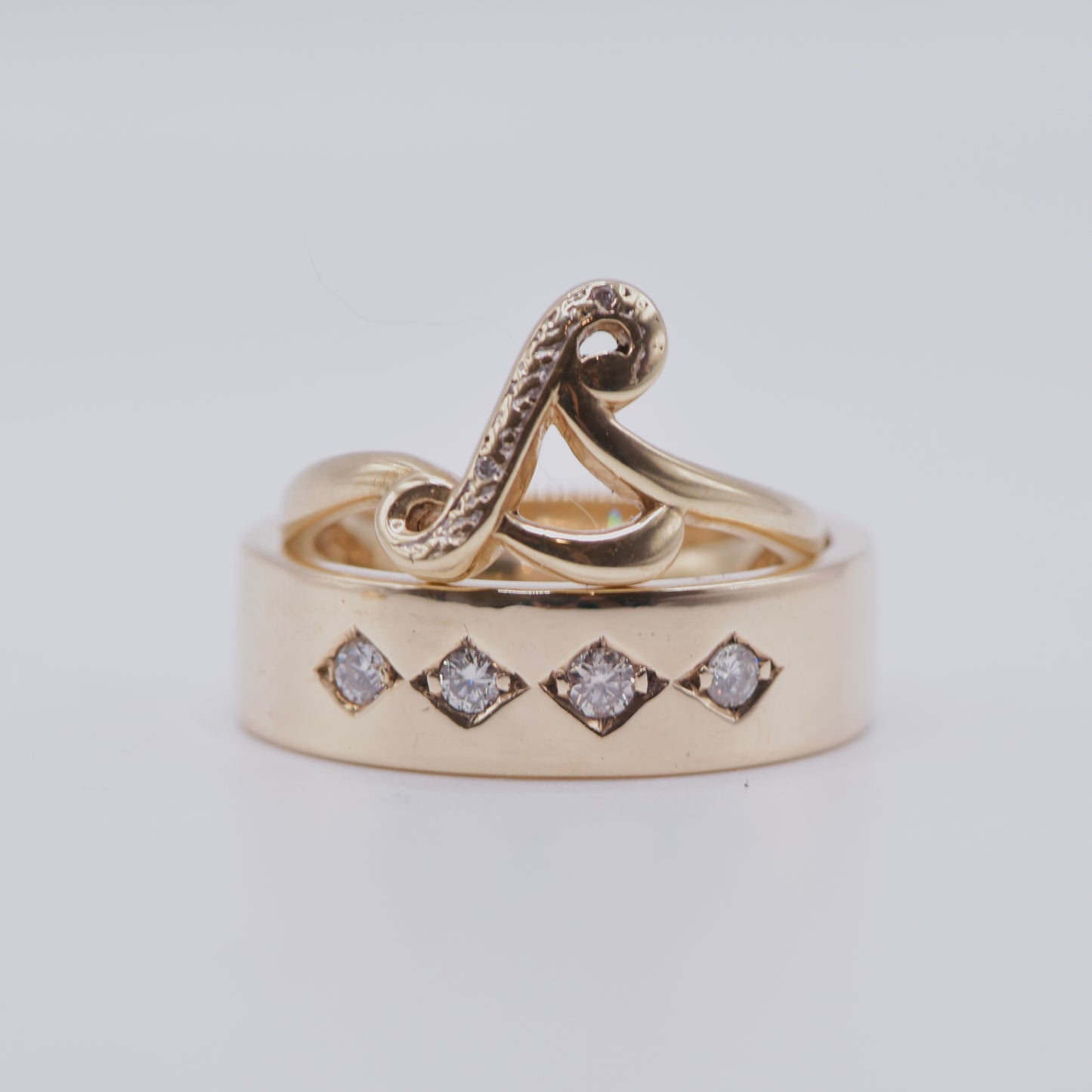 ‘L’ ring 9ct yellow gold