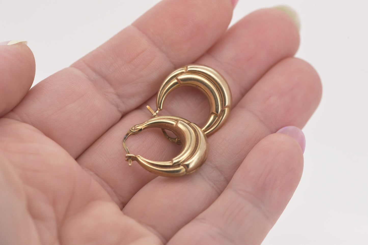 Unoaere Italian Croissant Hoops in 9ct