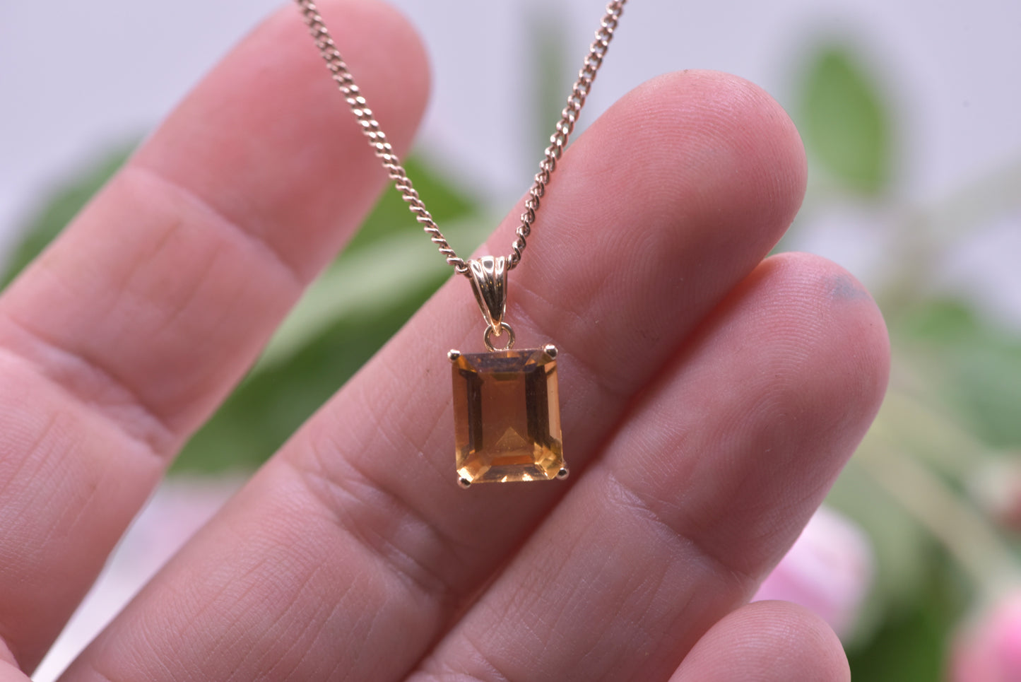 18ct citrine pendant