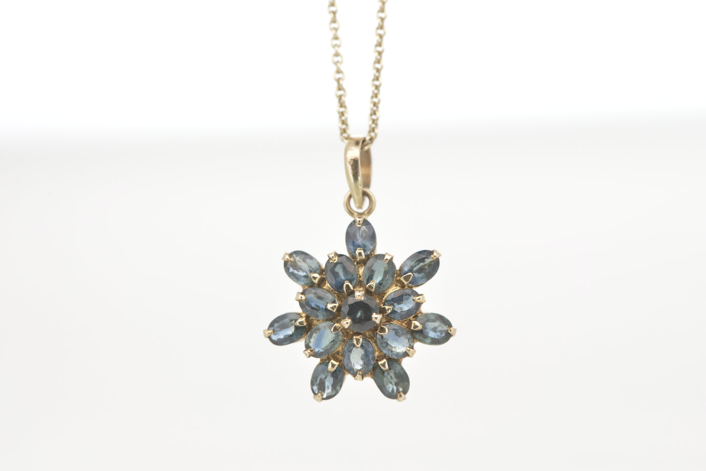 Sapphire star cluster in 12ct yellow gold pendant