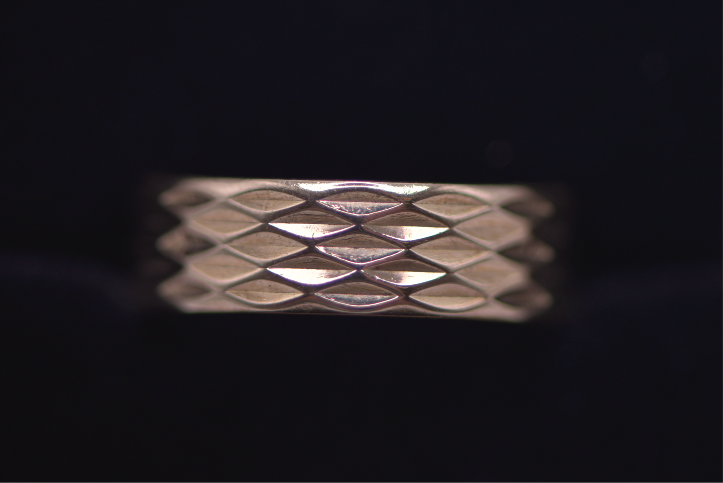 Vintage diamond textured cigar band