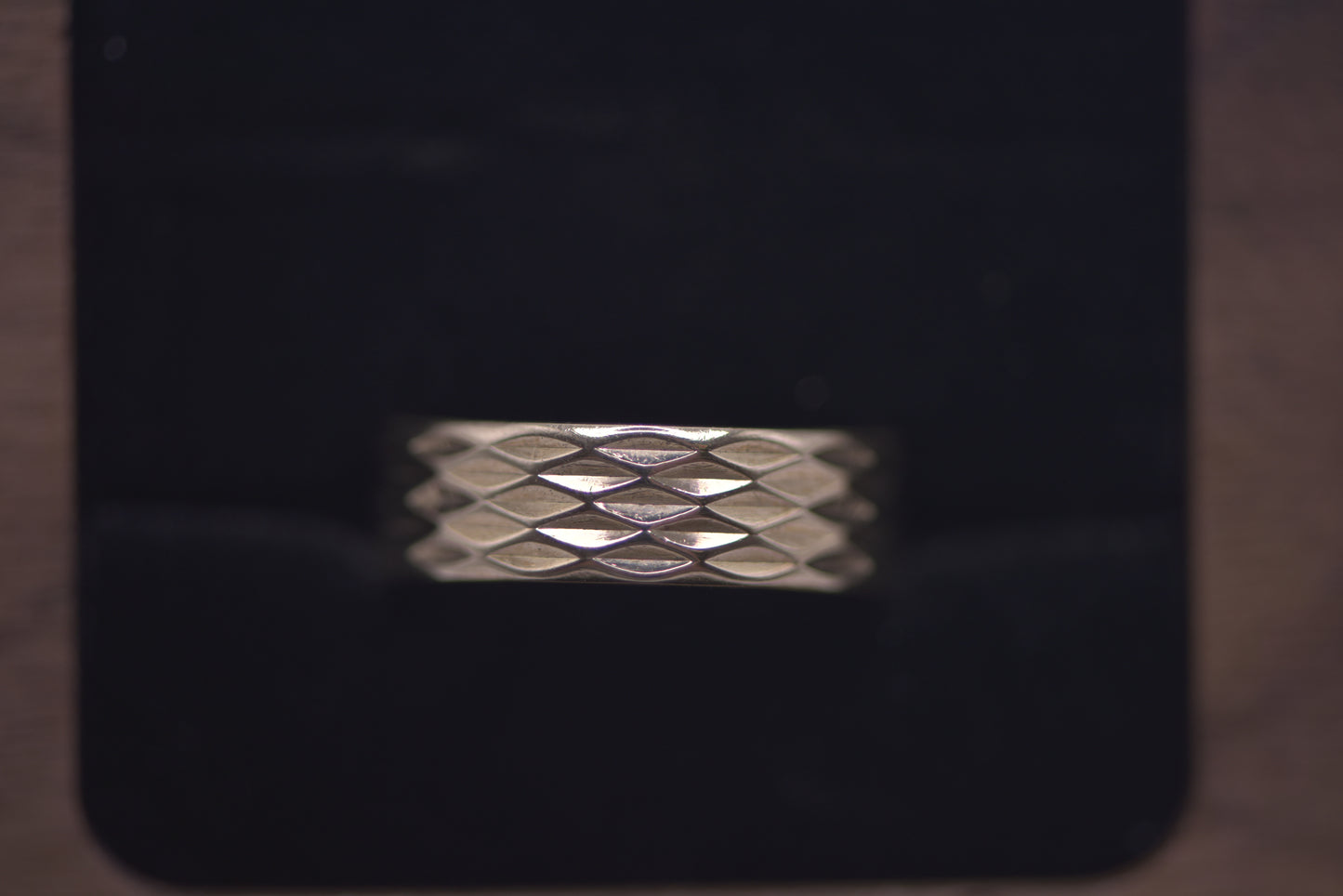 Vintage diamond textured cigar band