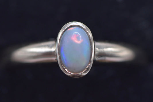 Opal ring 9ct