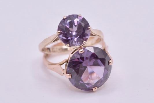 Sabrina ring - 14ct yellow gold ring with colour change sapphire