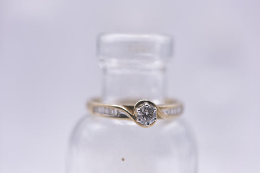 Evie - 9ct yellow gold Diamond ring