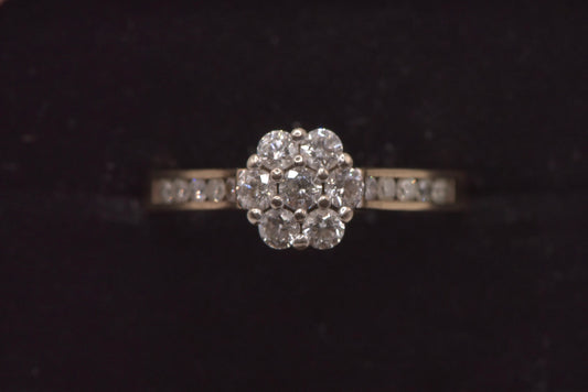Margarita - 9ct yellow gold diamond daisy
